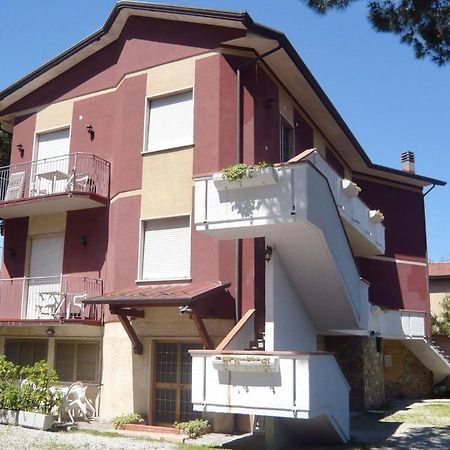 ماسا Iss Travel Apartments Casa Maria In Marina Di Massa المظهر الخارجي الصورة