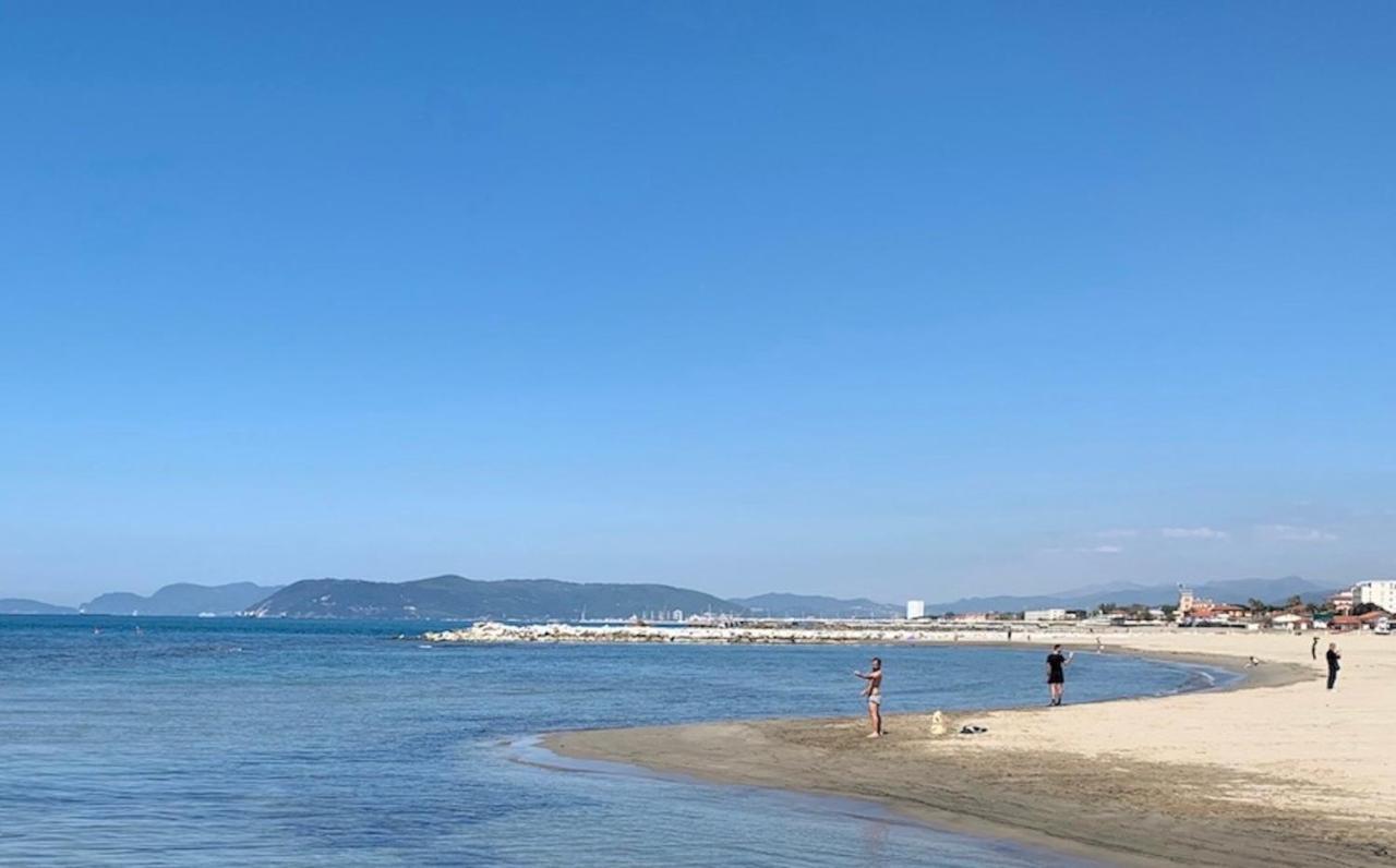 ماسا Iss Travel Apartments Casa Maria In Marina Di Massa المظهر الخارجي الصورة